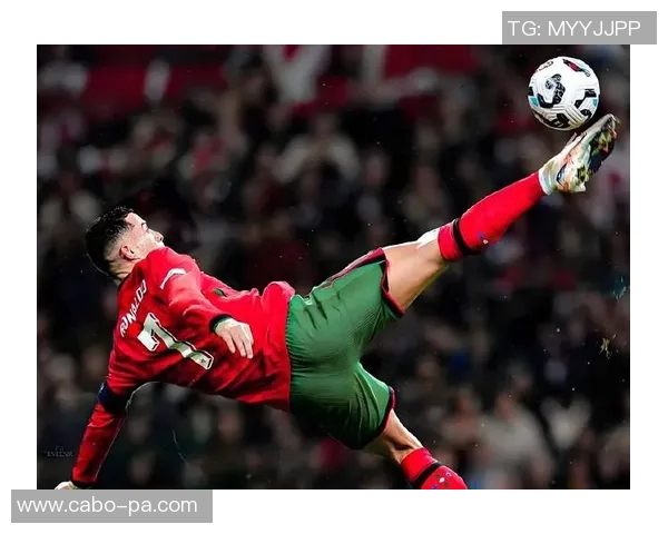 世界传奇球星巅峰对决六人足球赛再掀绿茵风暴